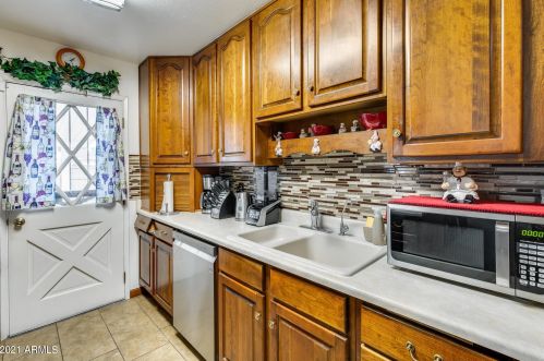 3741 Cactus Wren Dr, Phoenix AZ 85051-8186 exterior