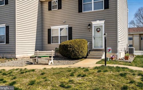 1 Terry Ct, Downingtown PA  19335-2606 exterior