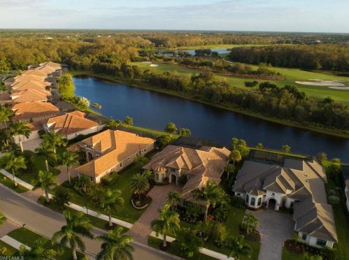 11986 Maidstone Ct, Naples, FL 34120-4643