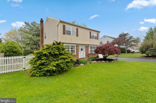 308 Flourtown Rd, Miquon, PA 19444-1005