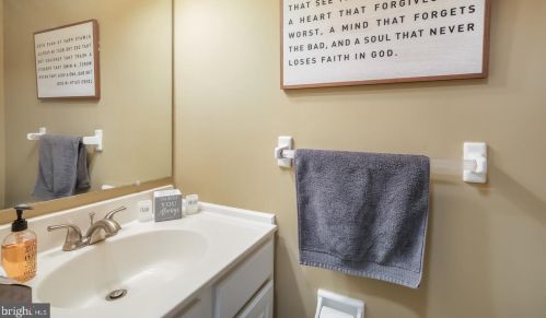 706 Springhouse Ct, Lansdale PA 19446-4350 exterior