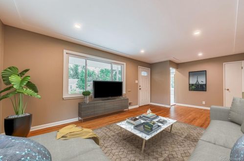 4369 Logan St, Englewood CO  80113-5820 exterior