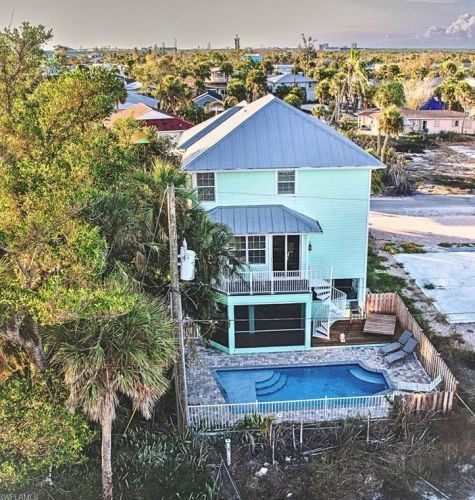 104 Washington Ave, Fort Myers Beach, FL 33931-3732