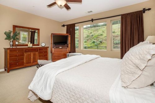 7031 Sitio Corazon, Carlsbad CA  92009-2038 exterior