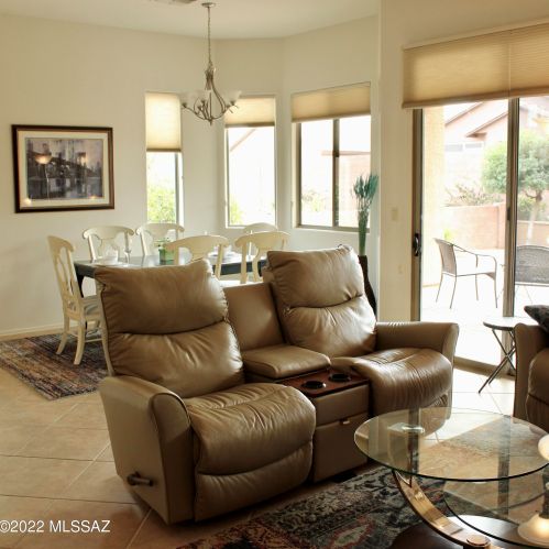 1049 Tenniel Dr, Green Valley, AZ 85614-6167