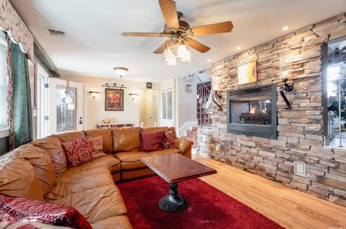 47 Myson St, West Islip NY  11795-2703 exterior