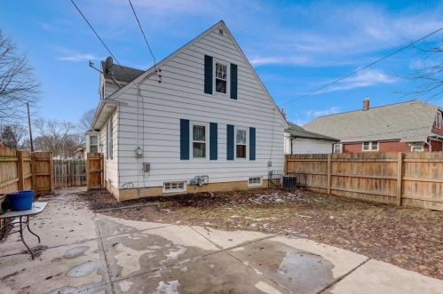 302 70, Milwaukee WI 53223-2113 exterior