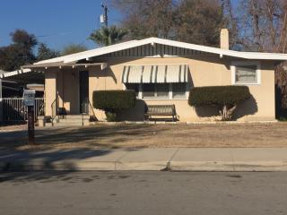 212 Flower St, Bakersfield, CA 93305-3512