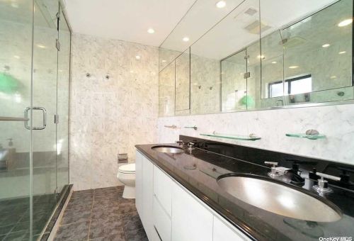 8 Wimbledon Ct, Muttontown NY  11753-2821 exterior