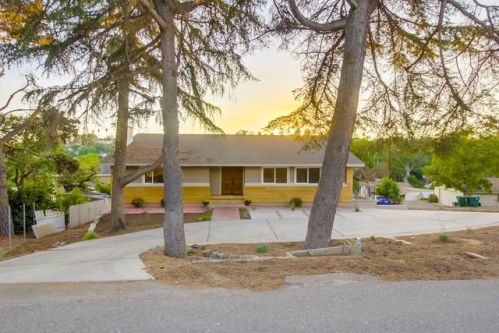 1427 York Dr, Vista, CA 92084-7609