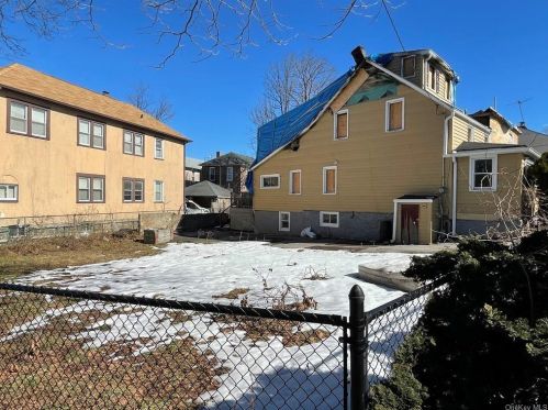 139 Kingsbridge Rd, Mount Vernon NY  10550-4929 exterior