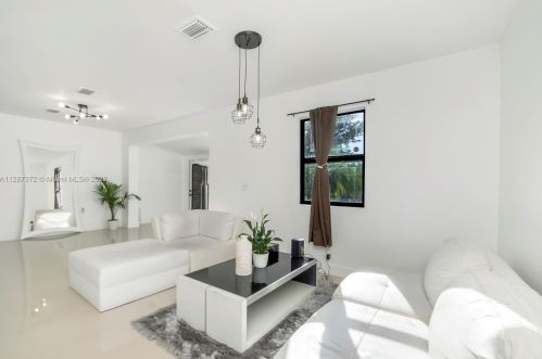 1401 3rd Ave, Dania Beach FL  33004-4214 exterior