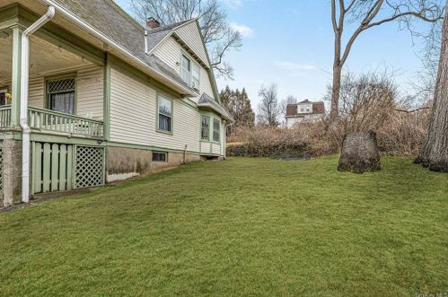 4 Wallace Pl, White Plains NY  10606-3211 exterior