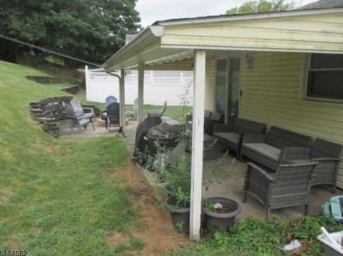 708 Franklin St, Belvidere NJ  07823-2004 exterior