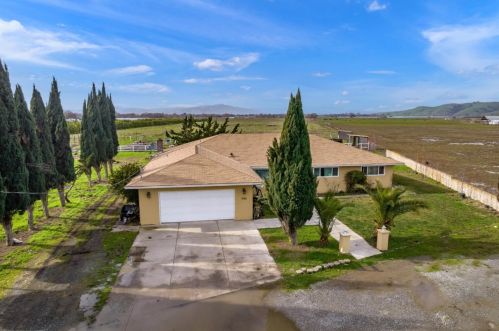 7980 Lovers Ln, Hollister, CA 95023-9480