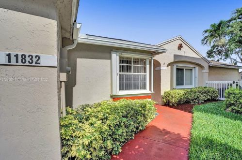 11832 13th St, Hollywood, FL 33026-4345