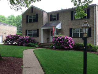 418 Darrell Dr, Pittsburgh, PA 15235-4543