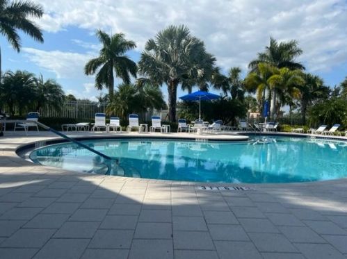 12100 Elsinore Dr, Fort Pierce, FL 34987-2194