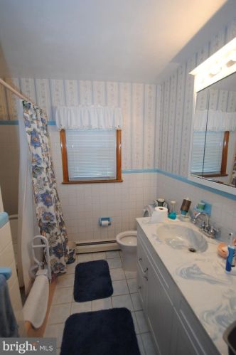 240 2nd St, Florence NJ  08518-1404 exterior