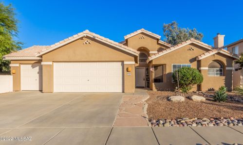 6689 Nueva Vista Dr, Tucson, AZ 85743-1013