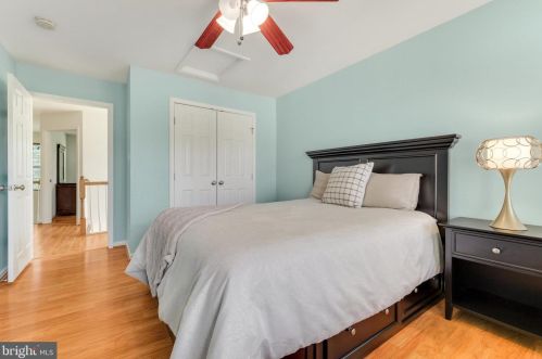 11 Broad Way, Lovettsville VA  20180-8608 exterior