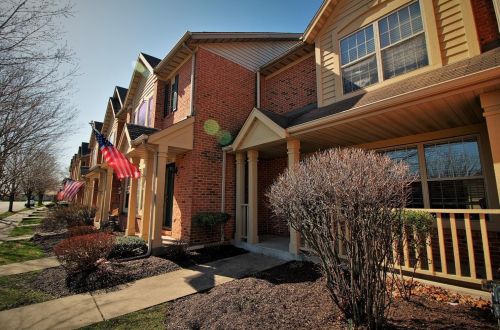 8798 St James Pl, Hammond, IN 46322-3563