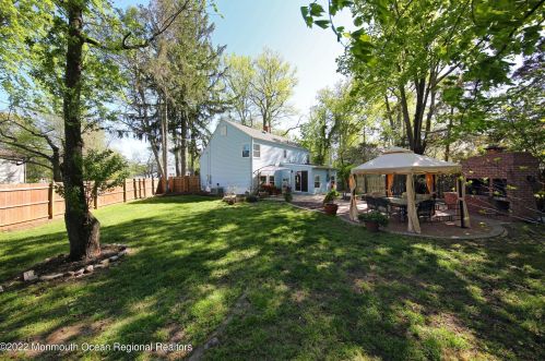 9 Maplewood Dr, Middletown NJ 07748-1543 exterior