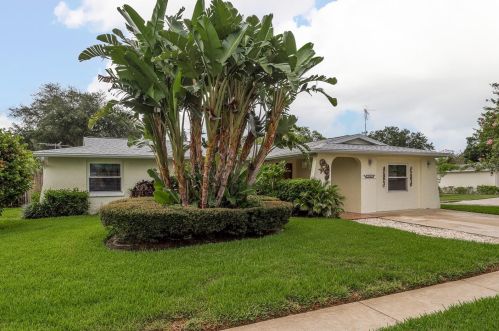 3144 Custer Dr, Tarpon Springs, FL 34690-2214
