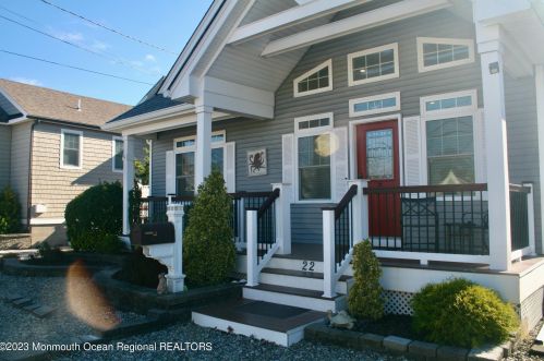 22 Pershing Blvd, Lavallette, NJ 08735-2831