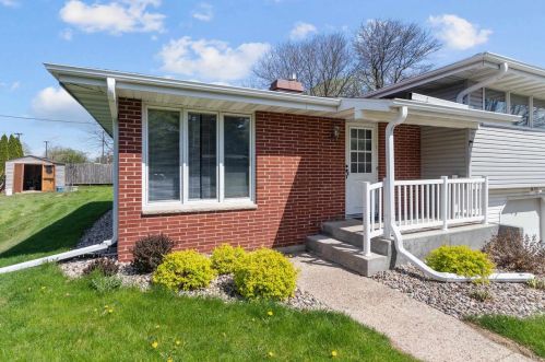 1567 Maloa St, Menasha WI  54952-1219 exterior