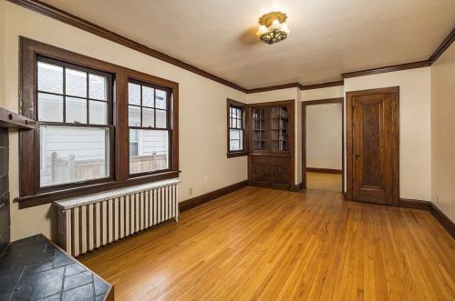 369 Brimhall St, Saint Paul, MN 55105-2504