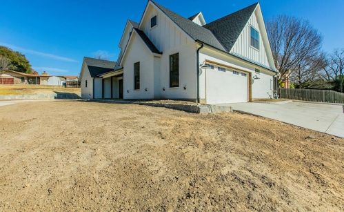 8508 Woodlake Cir, Fort Worth, TX 76179-3142