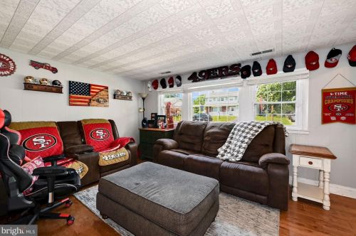 215 Harrison Ave, Beverly NJ  08010-2119 exterior