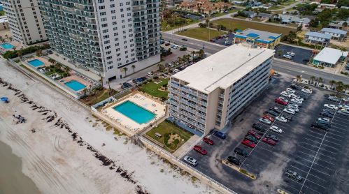 2043 Atlantic Ave, Daytona Beach FL  32118-5007 exterior