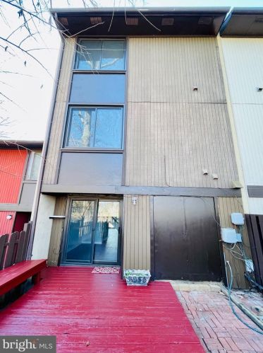 2120 Cartwright Pl, Herndon VA  20191-1903 exterior