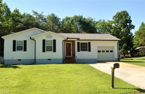 500 Mountview Dr, Farmington, NC 27028-2875