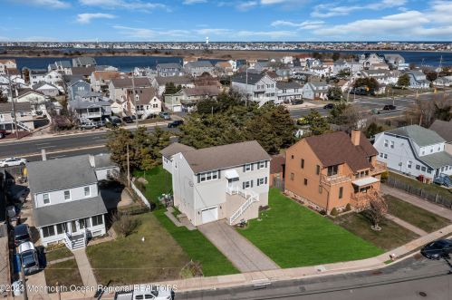 316 Sunset Dr, Pelican Island NJ  08751-2225 exterior