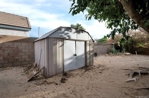 43517 37 St, Lancaster CA 93536-5499 exterior