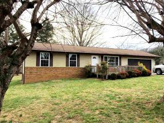 1246 Sunrise Dr, Newport, TN 37821-1802