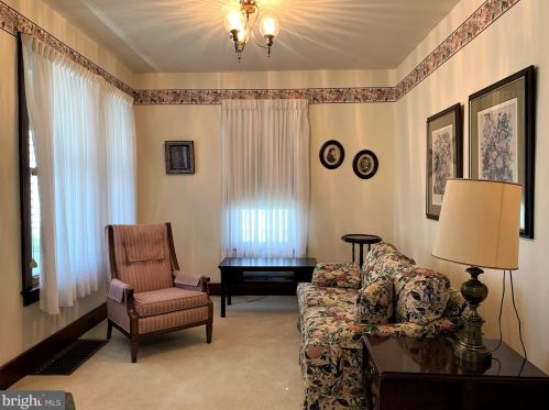 5 Walnut St, North Newton, PA 17241-1521
