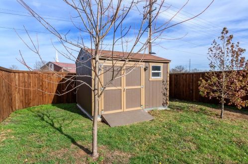 113 Mdw Ln, Denton TX  76207-7409 exterior