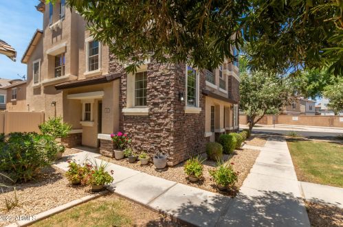 945 Wendy Way, Gilbert, AZ 85233-3623