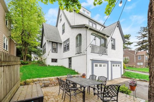 20 Hazelton Dr, White Plains NY  10605-3818 exterior