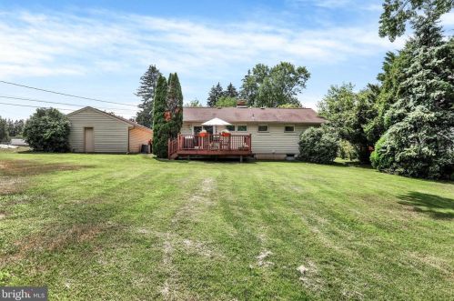 29 Holly Rd, Southampton PA 18966-3029 exterior