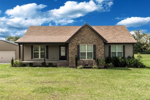 219 Oakdale Rd, Westmoreland, TN 37186-2905