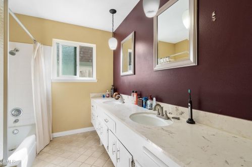 1151 Lawrence Way, Oxnard CA  93035-2525 exterior