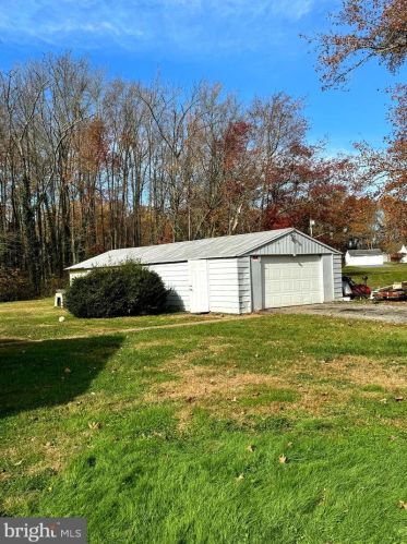 1239 Red Lion Rd, Bear DE  19701-1820 exterior