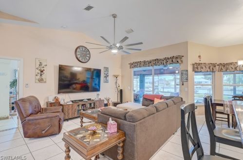 1005 1 Pl, Cape Coral FL  33993-1143 exterior