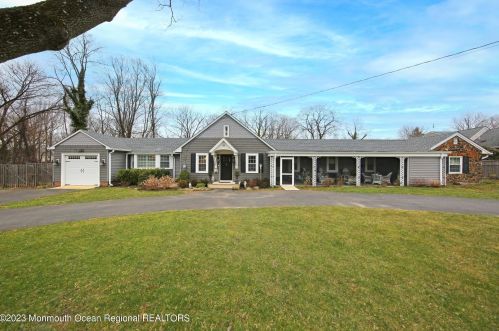 33 Meadow Dr, Tinton Falls, NJ 07724-3121