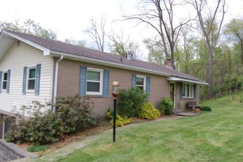 109 Hebron Rd, Imperial, PA 15126-2141